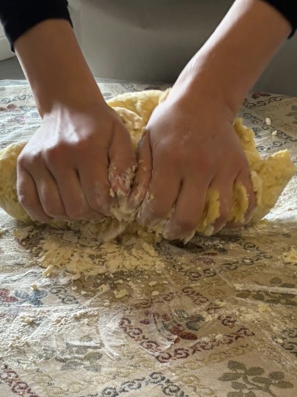 Kneading water and flour to prepare gnocchi - Sorrento Garden Kitchen Kneading water and flour to prepare gnocchi - Sorrento Garden Kitchen - Cooking Classes
